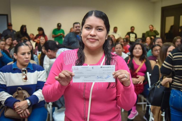 Entrega Ahome becas por $245 mil a 100 alumnos