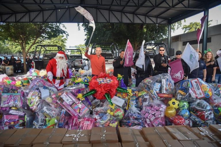 Llega PoliClaus a Los Mochis con regalos para 7 mil 550 niños