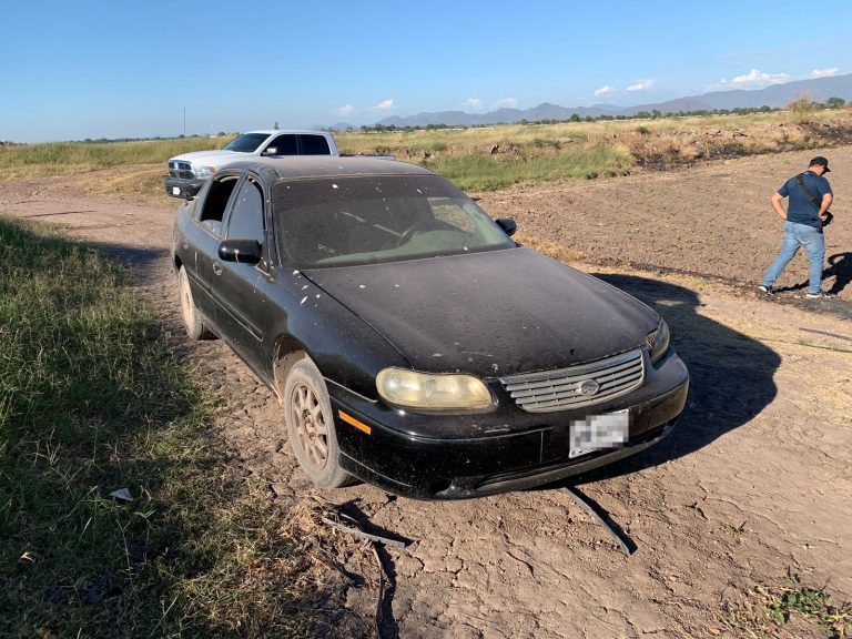 Recuperan en Navolato auto robado en Culiacán