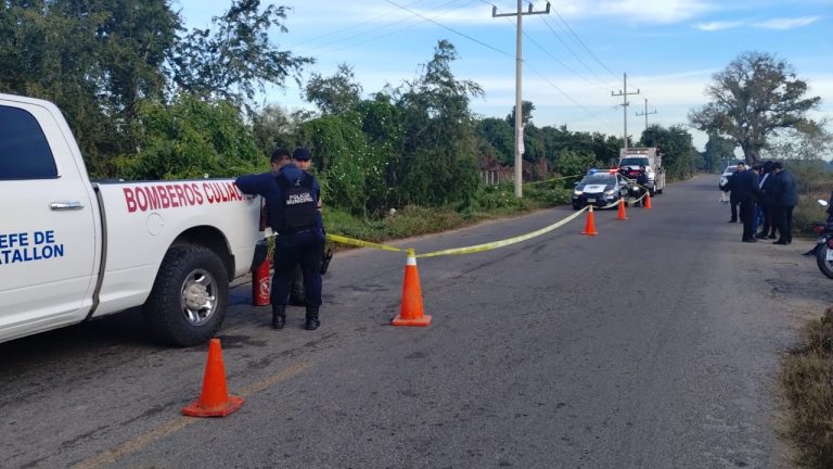 Fallece joven al caer en auto a canal en Eldorado
