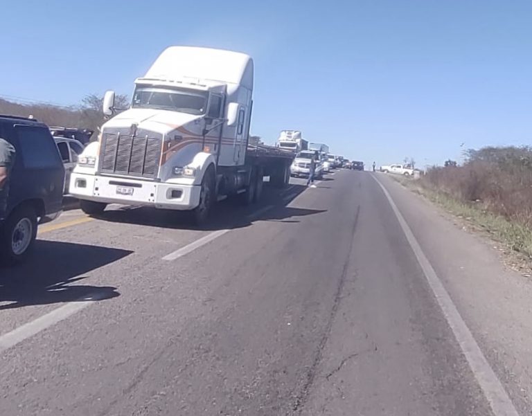 Varados hasta dos horas en El Salado por Lamberto Quintero