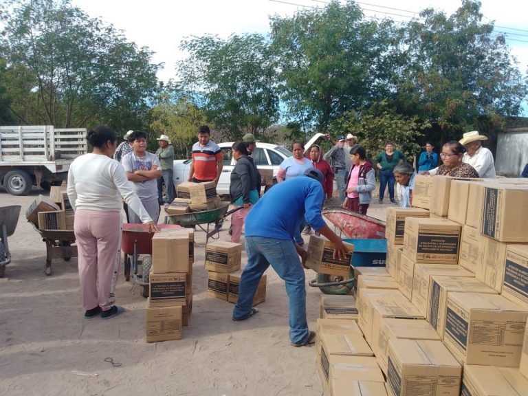 Reparte El Fuerte 6 mil despensas en proceso electoral