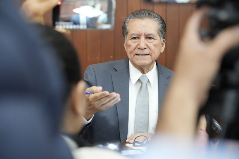 Se requieren 200 mil firmas para revocar mandato a Rocha