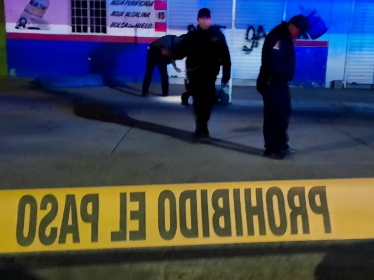 Caminaba por la banqueta, le disparan en 6 ocasiones