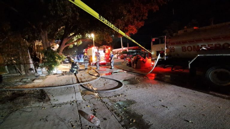 Se quema vivienda en la Díaz Ordaz; presumen fue intencional