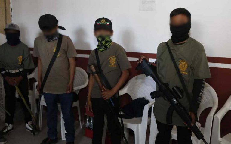 Arman a niños en Guerrero contra el crimen organizado
