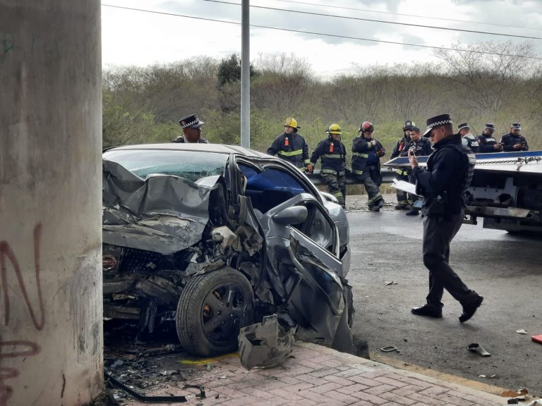 Resulta joven herido al impactar contra puente en Culiacán