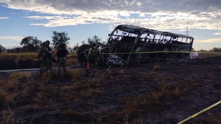Confirma Fiscalía 19 muertos por camionazo en Elota