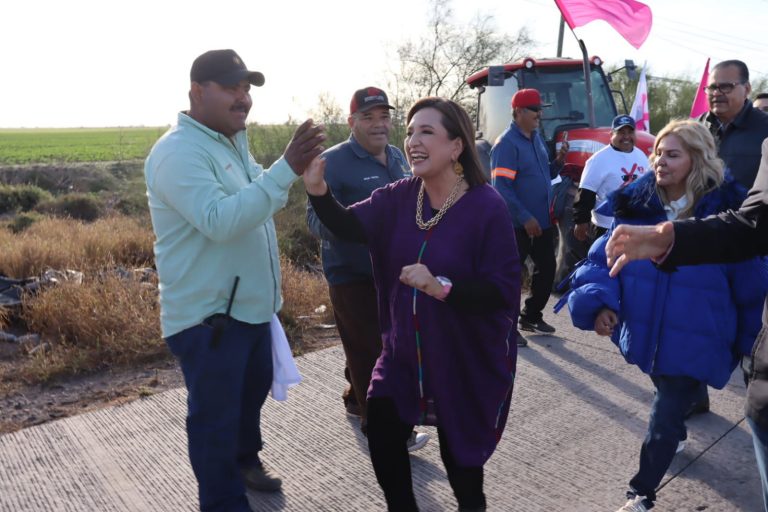 Arman agricultores caravana a Xóchitl Gálvez en su llegada a Los Mochis
