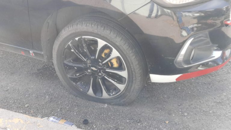 Se dañan 8 autos por nuevos ponchallantas en la Novena Zona Militar