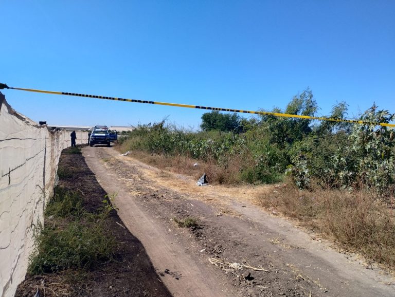 Lo encuentran atorado en compuerta de canal en Costa Rica