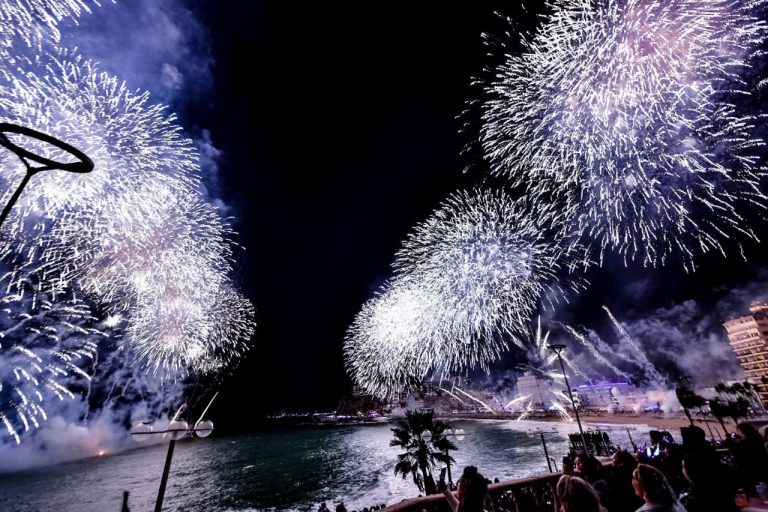 Espectacular noche en el Combate Naval