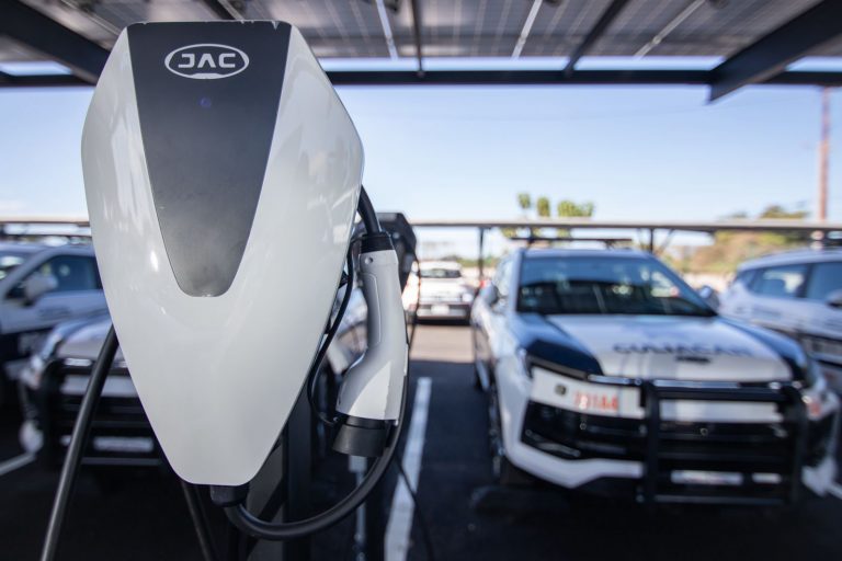 Incluye Culiacán 30 patrullas eléctricas a flota de Tránsito