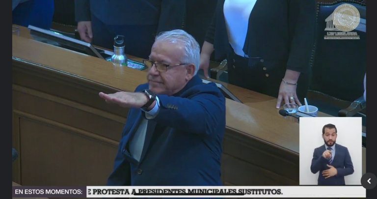 José María Flores Soto asume presidencia de El Fuerte