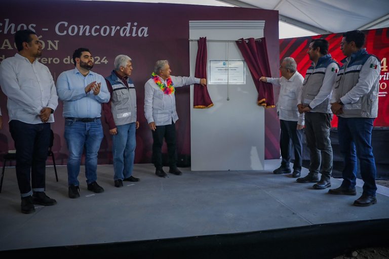 AMLO y Rocha inauguran el acueducto Picachos-Concordia