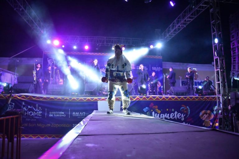 Carnaval San Miguel Zapotitlán congrega a miles de visitantes