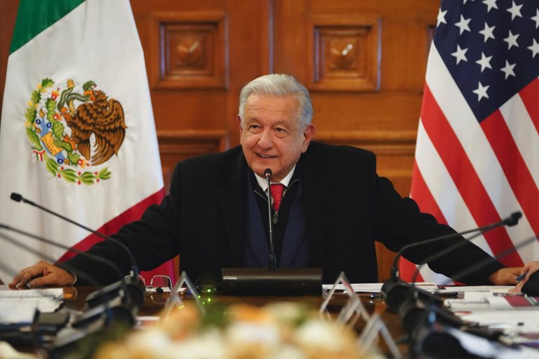 No fue un error; que cambie su teléfono: AMLO sobre periodista