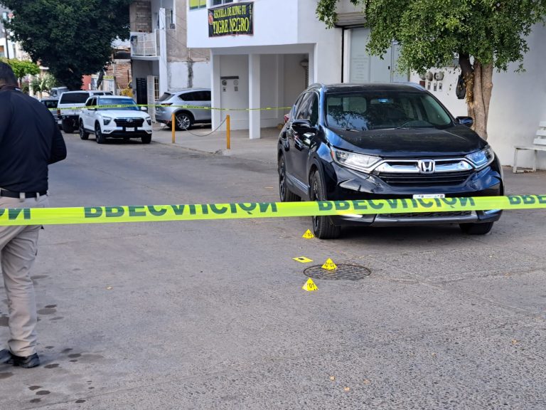 Disparan a hombre en asalto y le quitan $150 mil