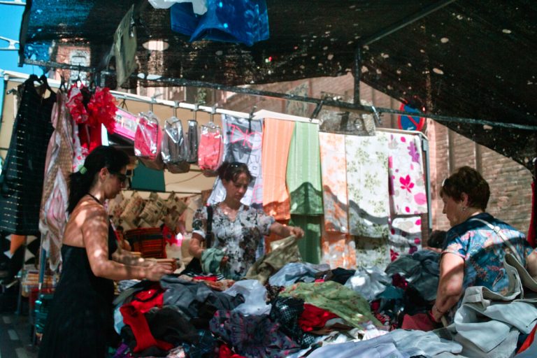 Revolucionan Shein y Temu venta de ropa de paca en México