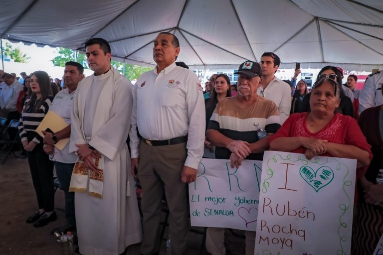 Guardan minuto de silencio a víctimas de accidente en Elota