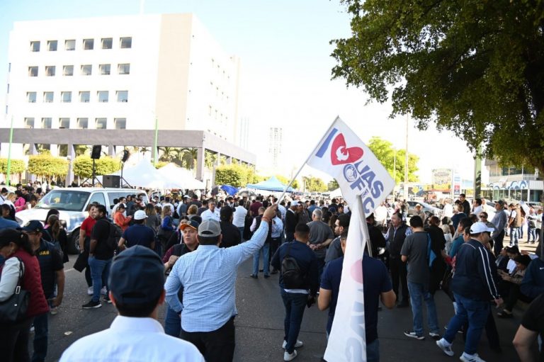 Bloquea la UAS en protesta acceso a Fiscalía