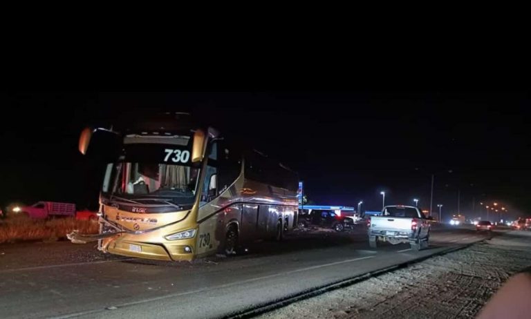 Tres heridos al chocar autobús que iba de Culiacán a Tijuana