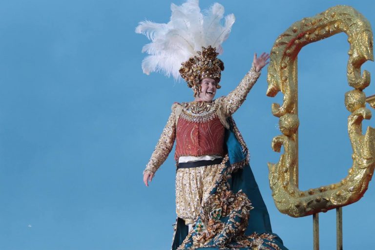 Viven el segundo y último desfile del Carnaval de Mazatlán