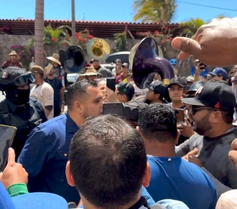 La policía buscaba diálogo, los músicos agredieron: SSP