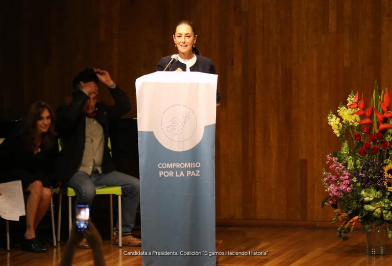 Firma Claudia Acuerdos por la Paz, pero en desacuerdo