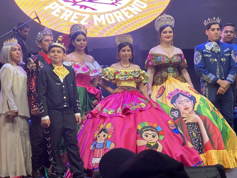 Corona Carnaval Altata a sus soberanos