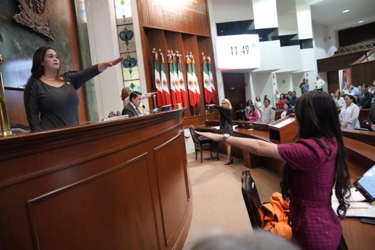 Reestructura Congreso su Mesa Directiva