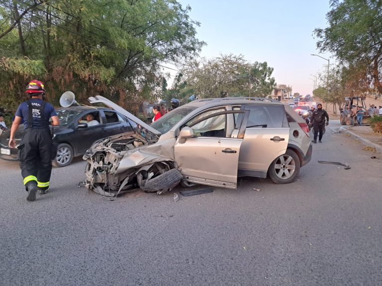 La ‘libra’ familia al chocar contra retroexcavadora