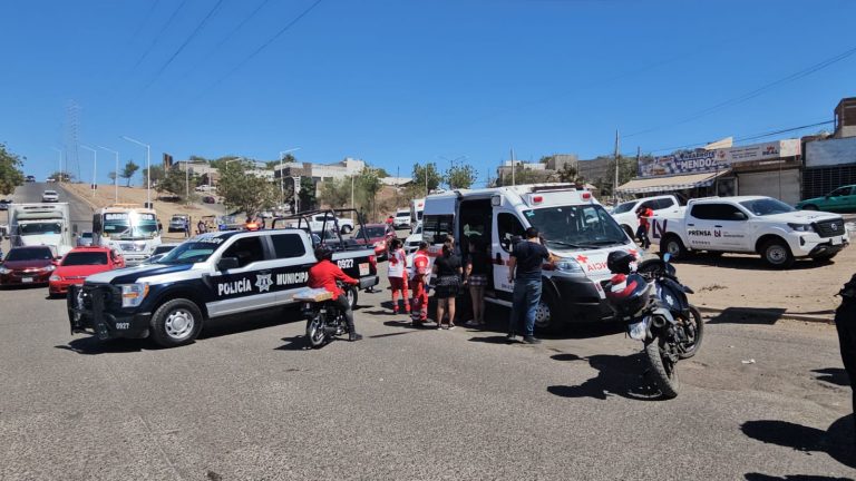 Reparaban una moto y terminan fracturados en hospital tras choque