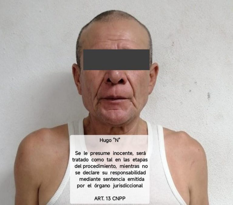 Reportan disparos; el hombre paseaba con un rifle