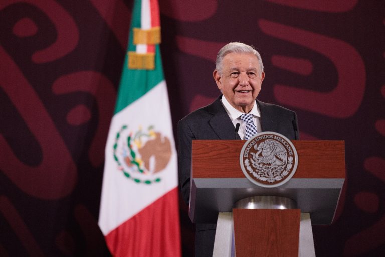 Todo está en santa paz: AMLO sobre debate presidencial