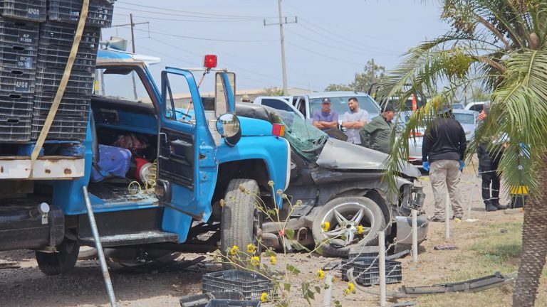 Fallece conductor tras choque con torton en Navolato