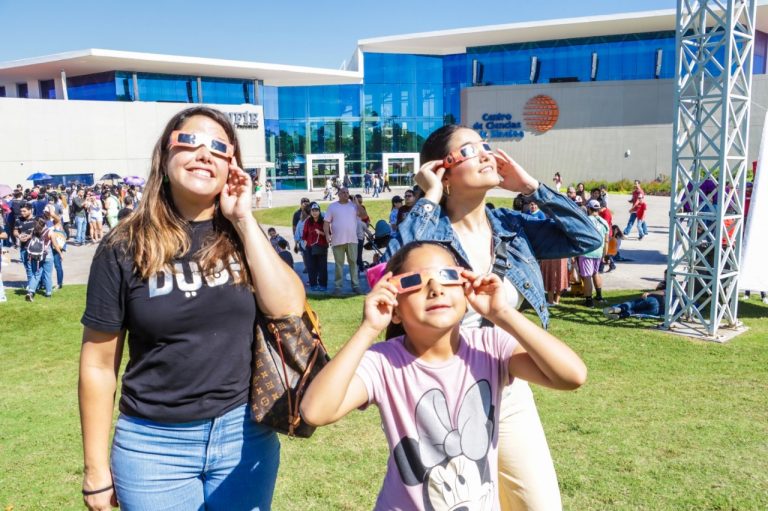 ¡Lentes gratis! Aquí el horario de entrega en el CCS