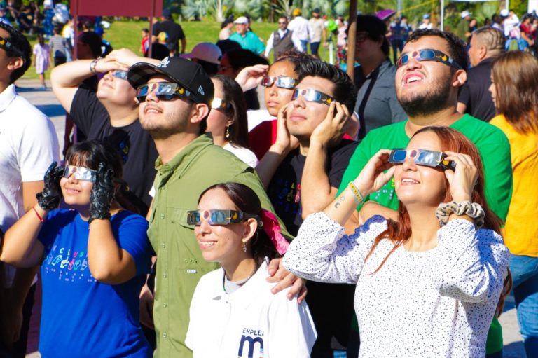 Inicia Gobierno entrega gratuita de lentes para eclipse