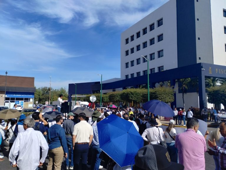 Denuncian desaparición de Luis como delito electoral