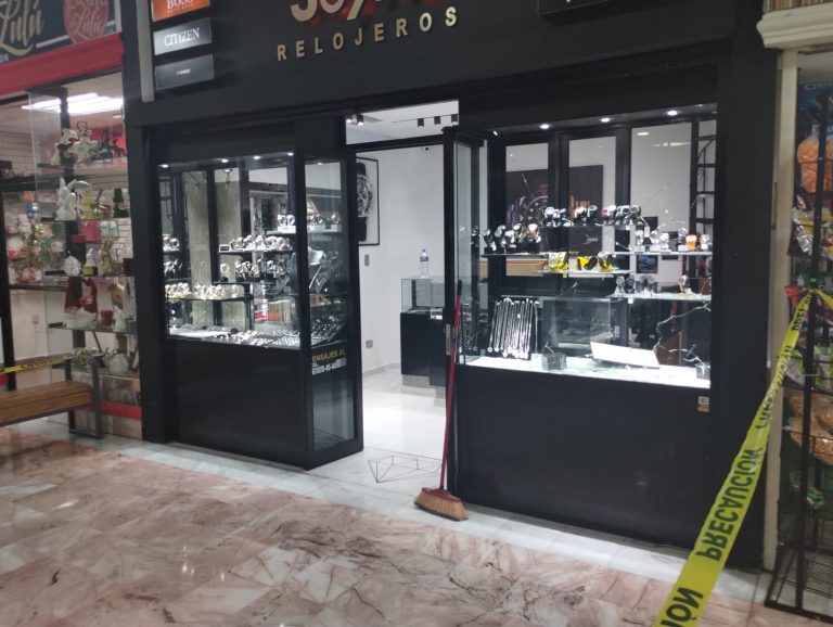 Asaltan joyería y se llevan un millón de pesos en Galerías