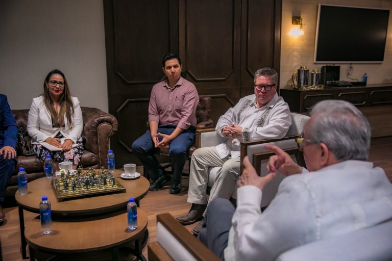 Promete cónsul de EU abogar por el tomate