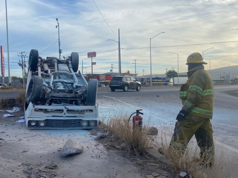 Deja 3 heridos volcadura en ‘La Costerita’
