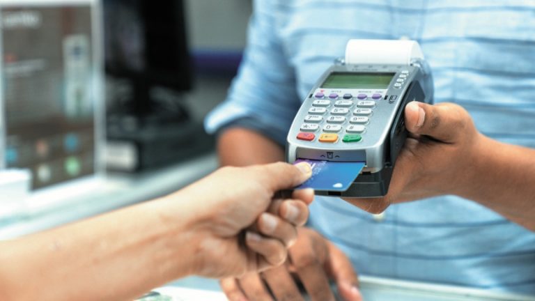 Prohíben cobro de pago con tarjeta