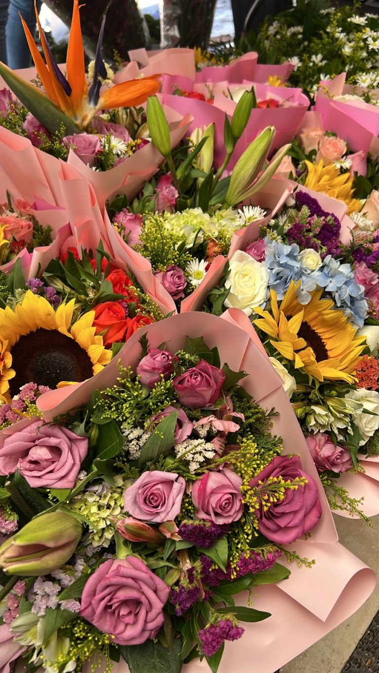 Denuncian venta desleal de flor en Navolato por ‘golondrinos’ y ambulantes