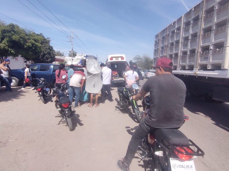 Dejan 4 heridos dos choques en Villa Juárez, Navolato