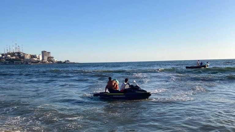 Salvan a dos de ahogarse en playas Brujas