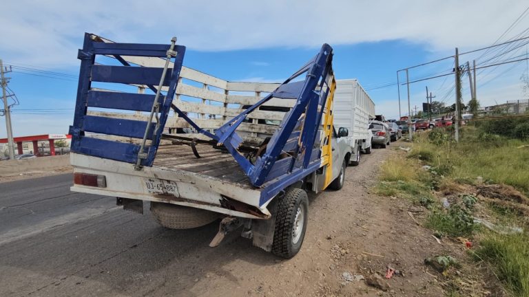 Deja carambola 6 autos con daños en la Culiacán-Eldorado