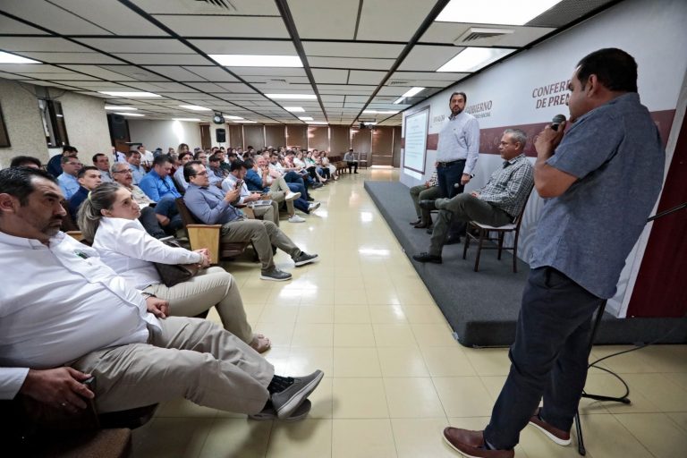 Capacitan a bodegueros para el programa de apoyo al maíz