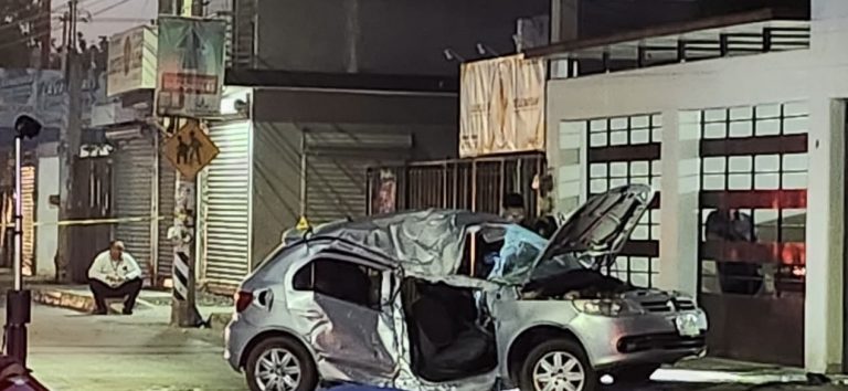 Fallece al chocar contra domicilio en la Lombardo