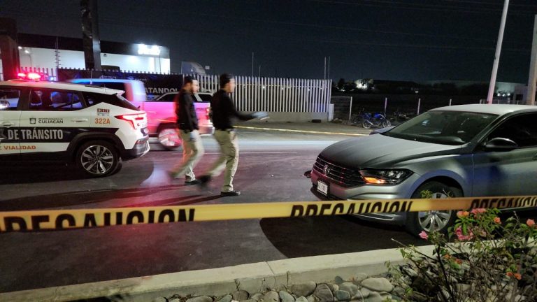 Un muerto y otro herido al chocar auto y motocicleta en la Feria Ganadera